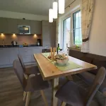 Spacious Near Area In Apartmán