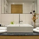 Spacious Near Area In Apartmán