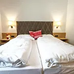 Spacious Near Area In Apartmán