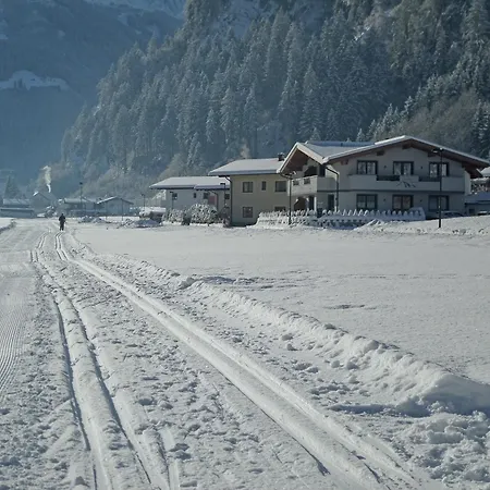 Spacious Near Area In Apartmán