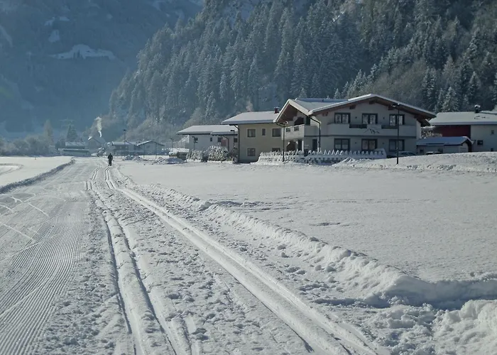 Spacious Near Area In Apartmán