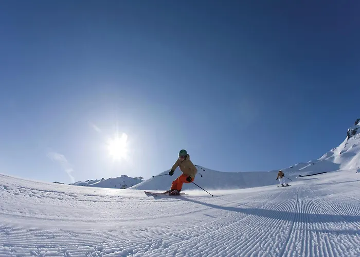 Spacious Near Area In شقة *