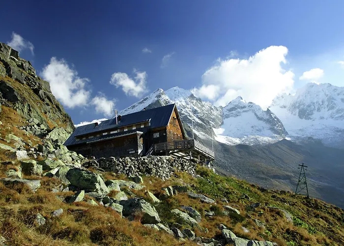 Spacious Near Area In *