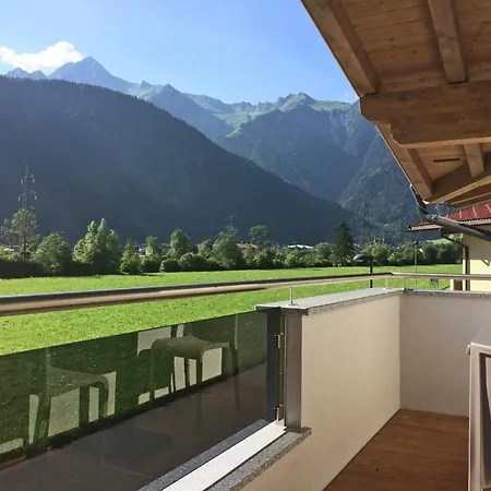 Spacious Near Area In