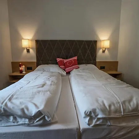 Appartement Spacious Near Area In Mayrhofen