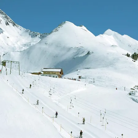 Appartement Spacious Near Area In Mayrhofen