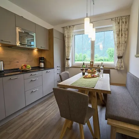 Spacious Near Area In Appartement